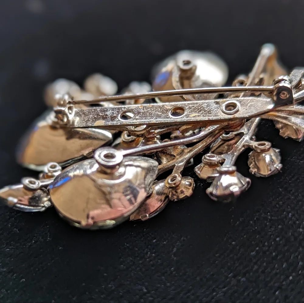 Vintage Brooch, Clear and Smokey Stones in a Silver Toned Flora/Fauna Design - Picture 2 of 6